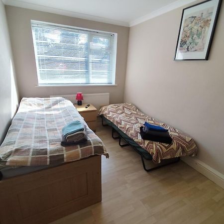 Апартаменты 2 Bed Flat Near Station With Parking&Comgarden Саттон Экстерьер фото
