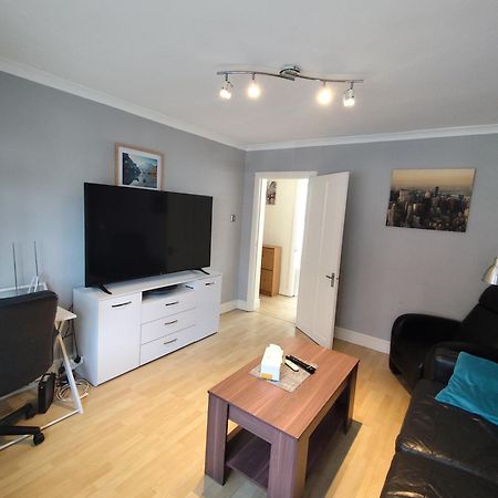Апартаменты 2 Bed Flat Near Station With Parking&Comgarden Саттон Экстерьер фото