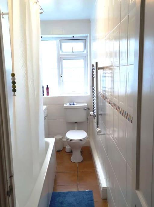 Апартаменты 2 Bed Flat Near Station With Parking&Comgarden Саттон Экстерьер фото