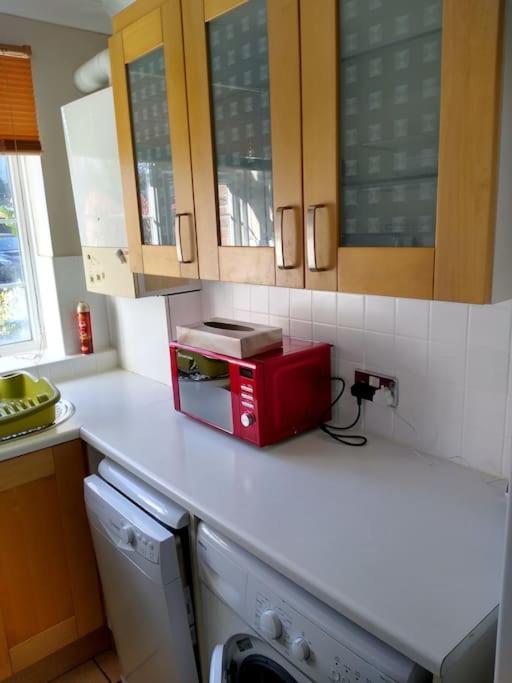 Апартаменты 2 Bed Flat Near Station With Parking&Comgarden Саттон Экстерьер фото