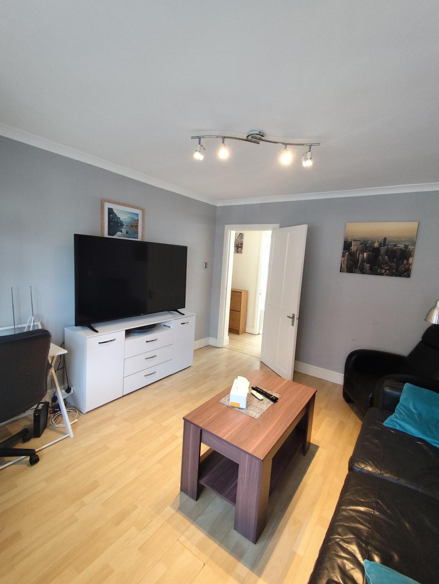 Апартаменты 2 Bed Flat Near Station With Parking&Comgarden Саттон Экстерьер фото