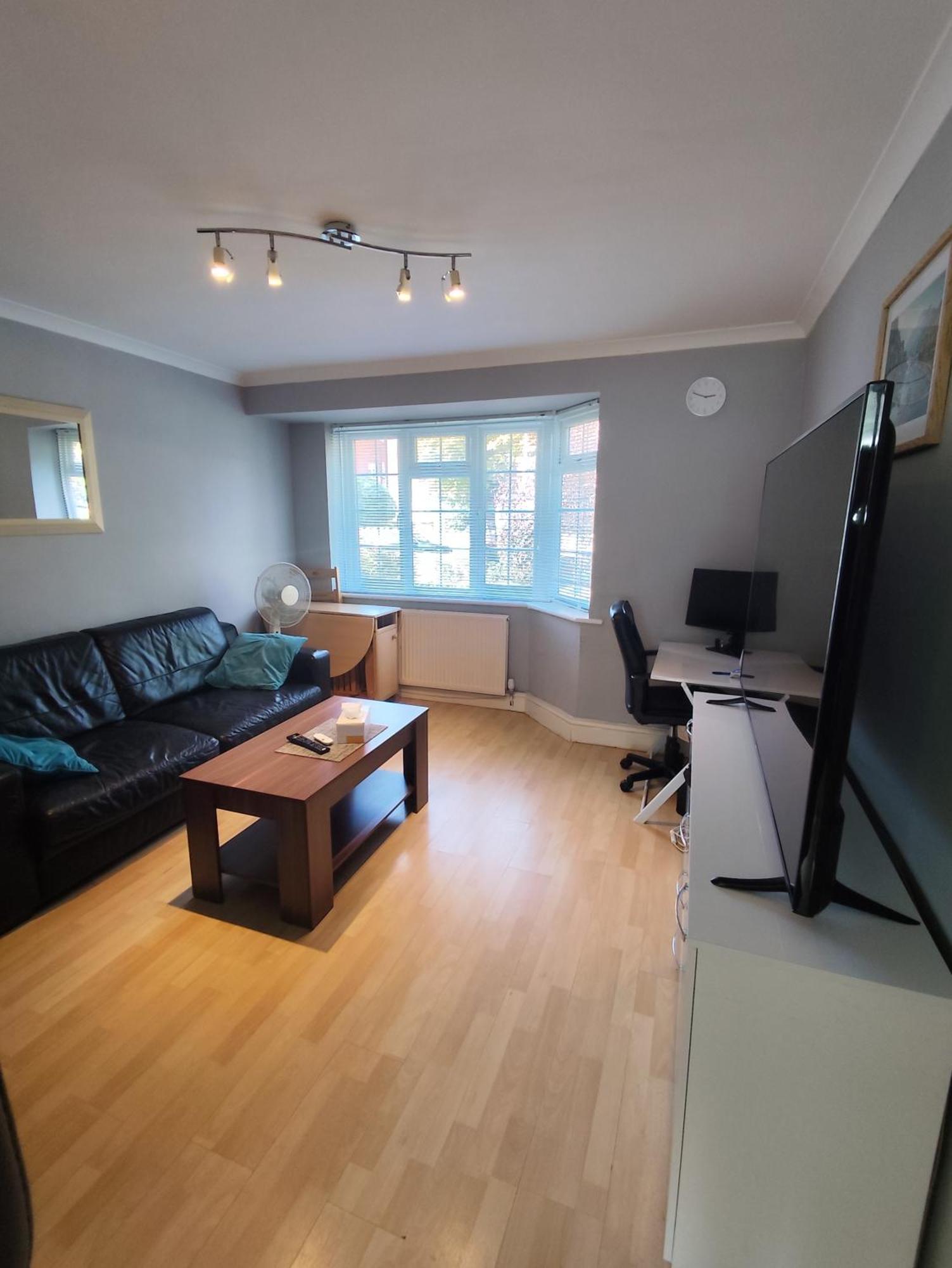 Апартаменты 2 Bed Flat Near Station With Parking&Comgarden Саттон Экстерьер фото