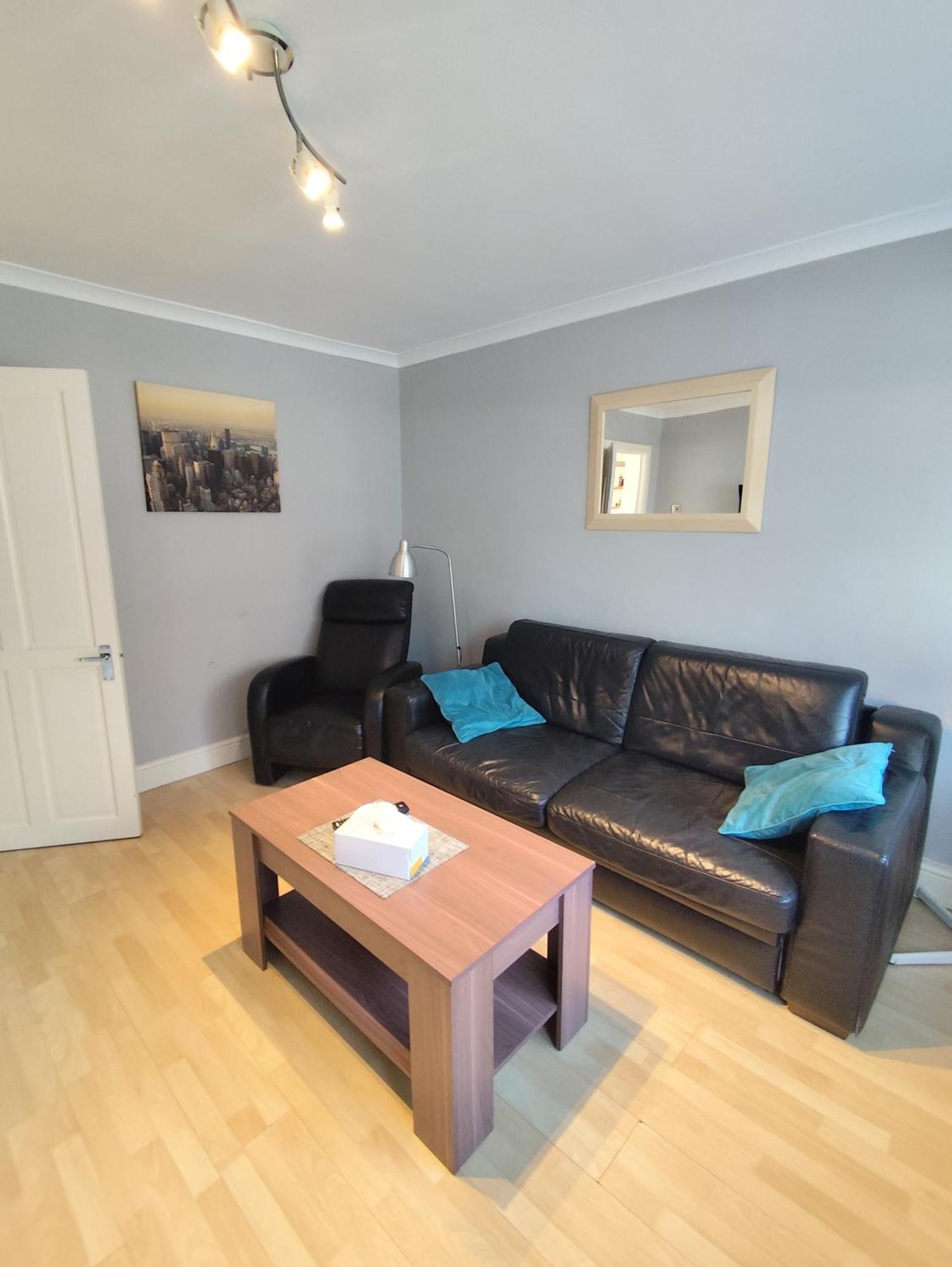 Апартаменты 2 Bed Flat Near Station With Parking&Comgarden Саттон Экстерьер фото